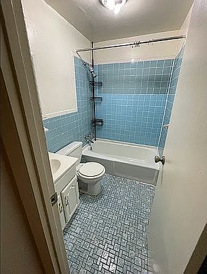 5th image of 450 W 47th St APT 2B