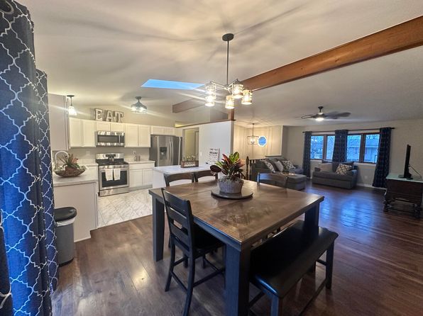 319 Tulip Ln, Lowell, IN 46356