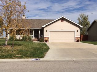 118 Tanglewood Dr, Dodge City, KS 67801
