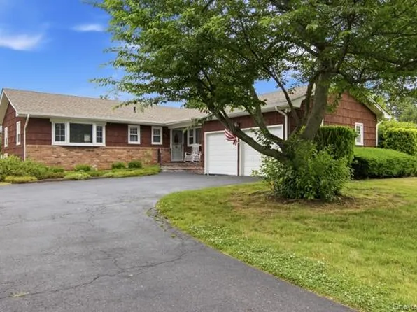 825 Karshick Street, Bohemia, NY 11716