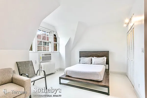 Sold by Terrace Sotheby's International Realty | media 18