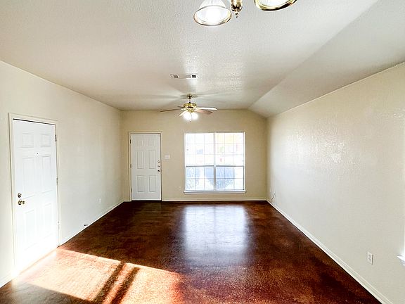 3rd image of 1913 Charleston Ct APT A