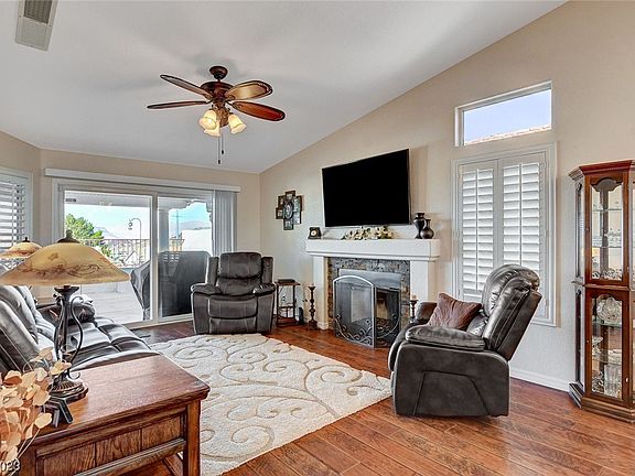 5th image of 392 Tavernier St