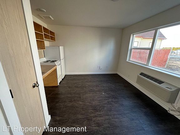 2nd image of 3018 E Everett Ave #9