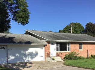 1503 C Ave, Vinton, IA 52349