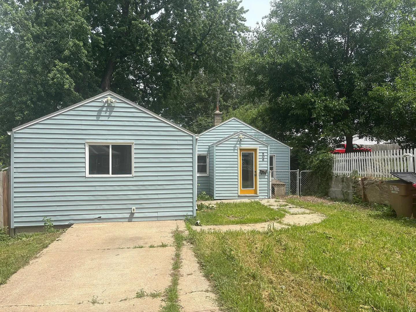 Perfect Home for You and Your Pup! Dog House Included + Fenced Yard — Photo 2