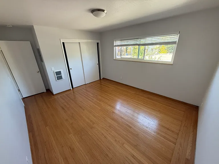 Van Dyke Apartments — Photo 7