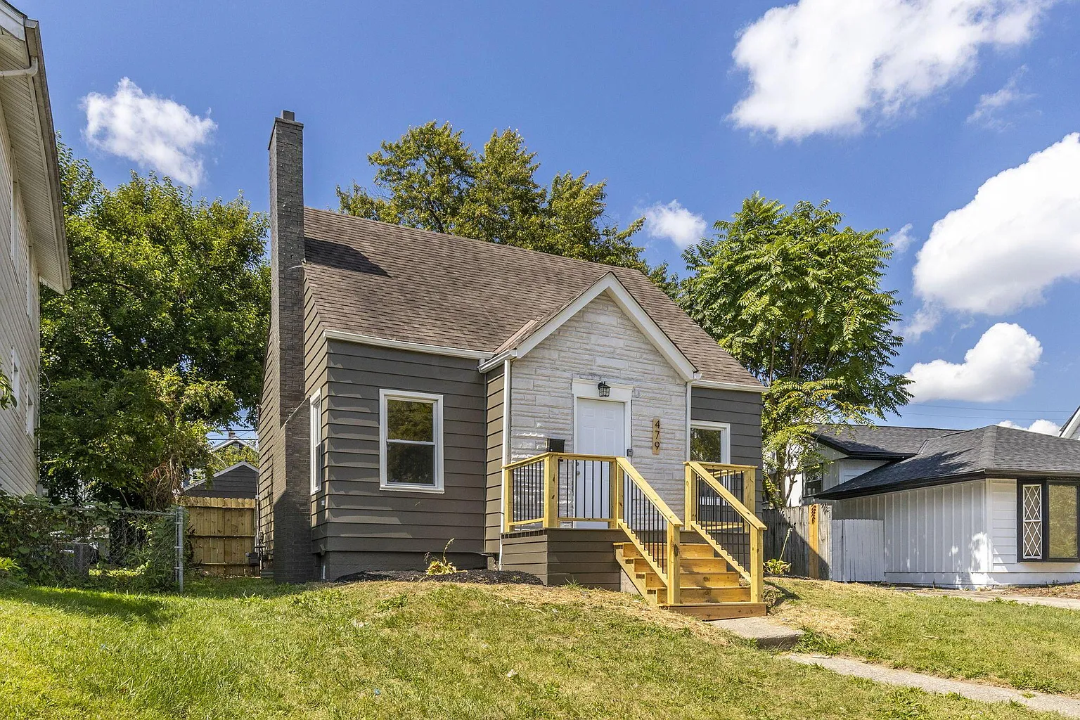 479 Columbian Ave photo 1