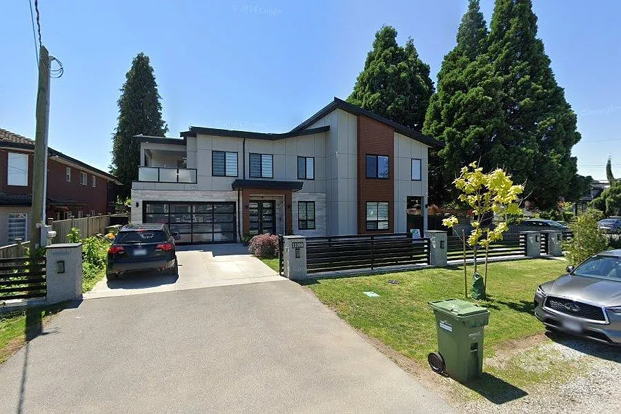 2 bed, 700 sqft, $2,200 — Photo 1