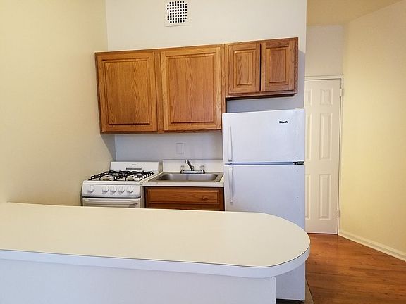 3rd image of 1411 York Ave APT 4A