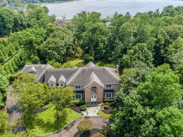 143 Old Field Road, Old Field, NY 11733