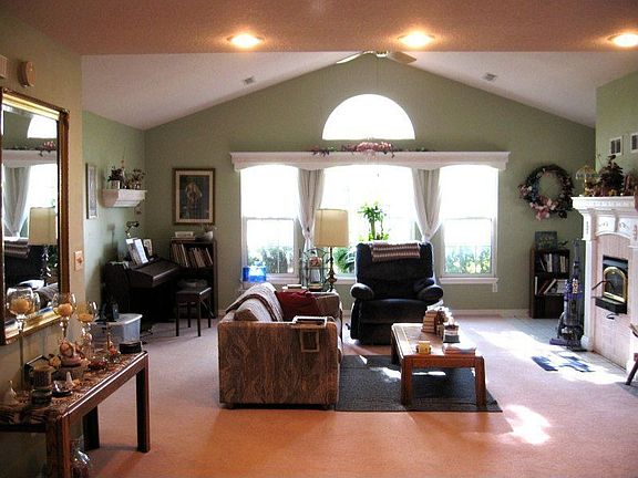 Living Room with fireplace 
