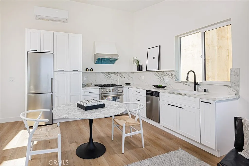 2 bed, 911 sqft, $7,500 — Photo 3