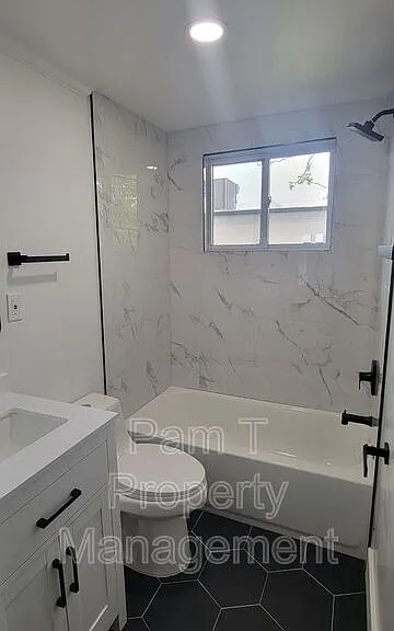 16 Helmken St — Photo 16