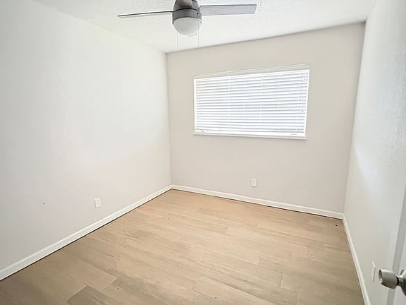 5th image of 907 W Coal Ave