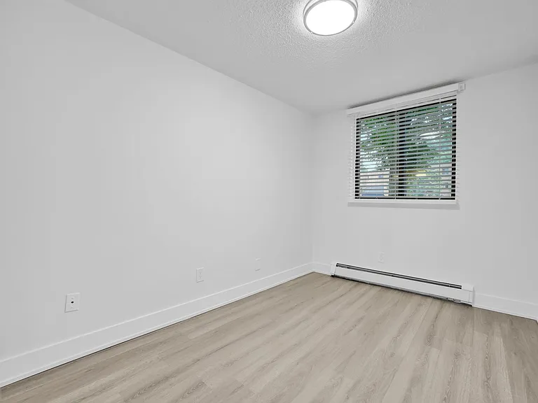 252 Saint Andrews St — Photo 15