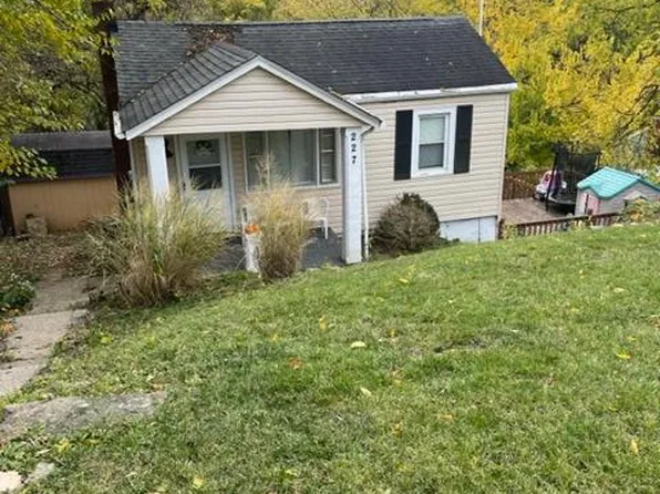227 W Walnut St, Southgate, KY 41071