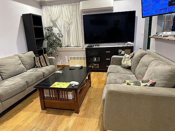 3rd image of 239 Bay 22 St