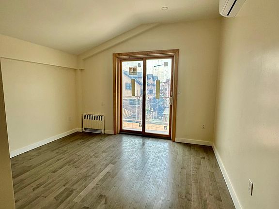 5th image of 140 Bay 10th St Floor 3