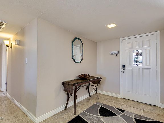 3rd image of 4560 W Paradise Dr
