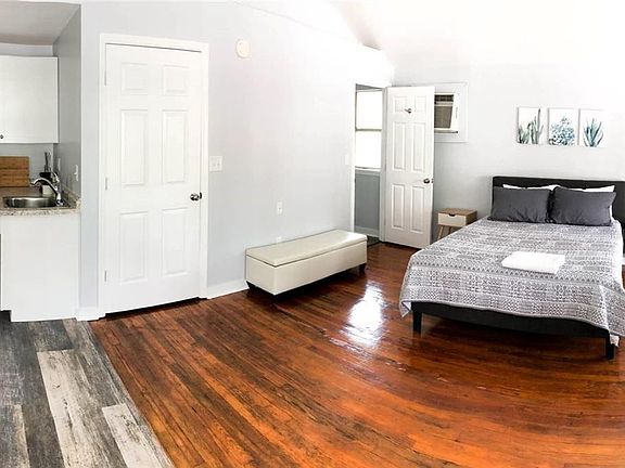 3rd image of 138 W Howry Ave #5