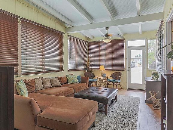 entrance/bonus rm furnished 