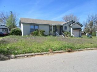 610 S 5th St, Clinton, OK 73601