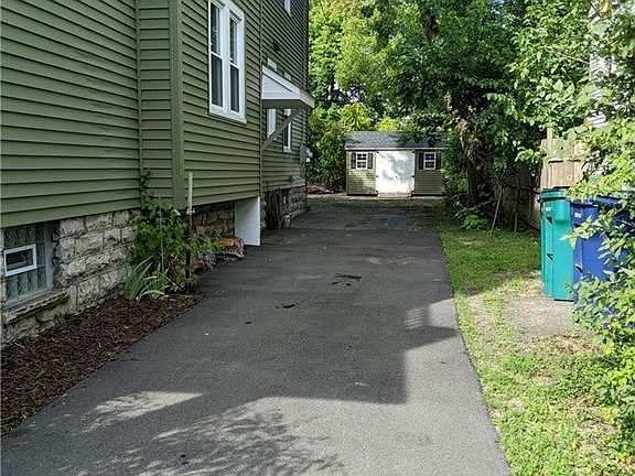 3rd image of 639 Crescent Ave