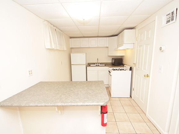 3rd image of 1596 Plainfield Ave NE APT 1