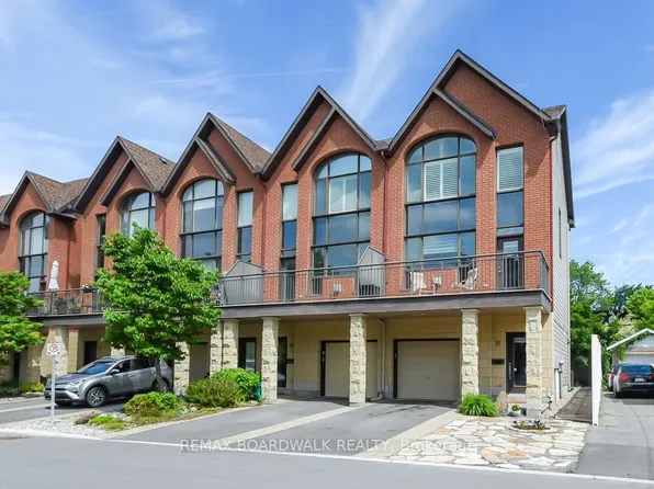 51 Drouin Ave, Ottawa, ON K1K 2A6