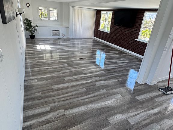 3rd image of 32500 Crescent Ave #1