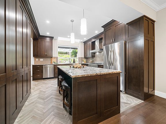 3rd image of 1818 Camelback Ct