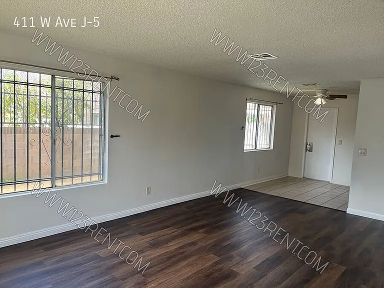 411 W Avenue J #5 — Photo 10