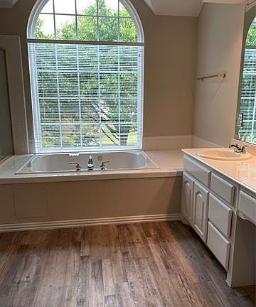 5th image of 4581 Hinton Dr