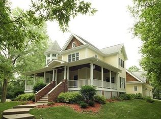 32W201 Cedar Ln, Wayne, IL 60184