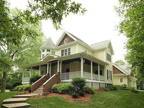 32W201 Cedar Ln photo 1