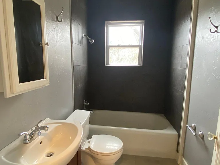 127 NW 31st St #6 — Photo 10