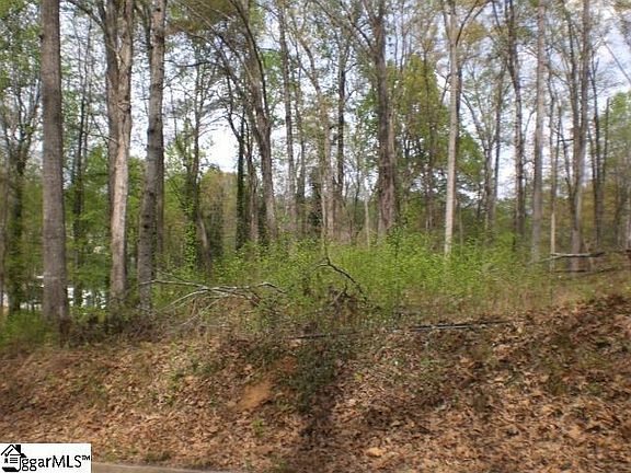 5th image of 204 Lakeshore Dr