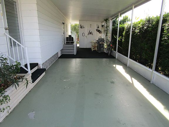 3rd image of 922 Uplands St W