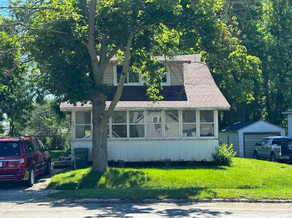 504 S Main St, Charles City, IA 50616