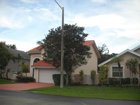 3rd image of 20620 NW 5th St