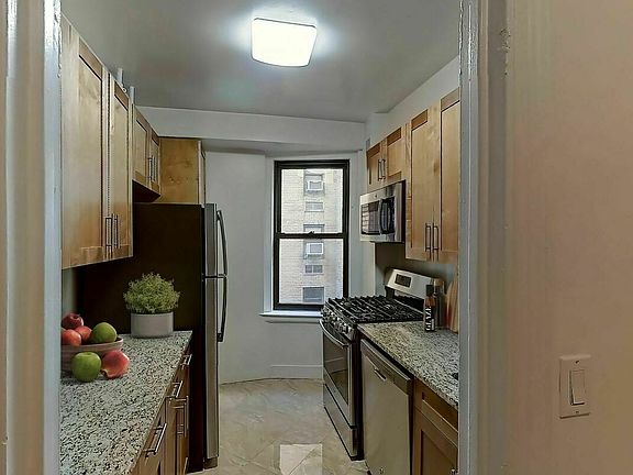 5th image of 404 E 55th St APT 4E