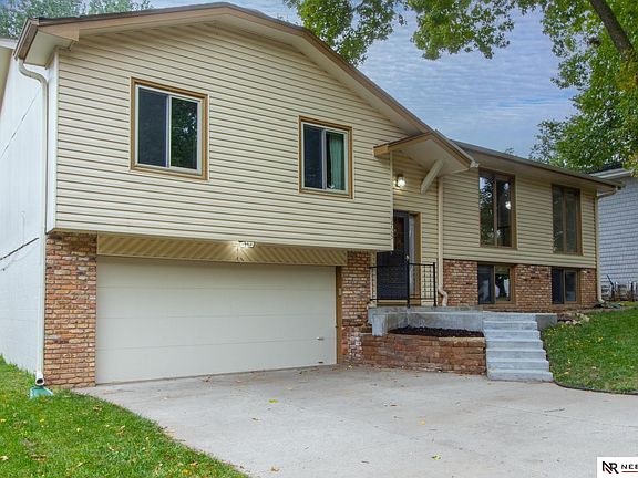 3rd image of 3725 Burr Oak Dr