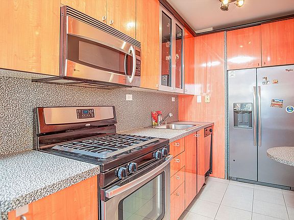 3rd image of 2940 W 5th St #16P