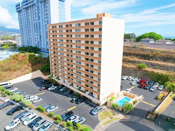 801 Ala Nioi Pl APT 903, Honolulu, HI 96818
