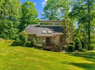16 Contemporary Dr, Danbury, CT 06811