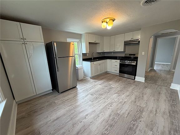 3rd image of 3224 Brodhead Rd #2