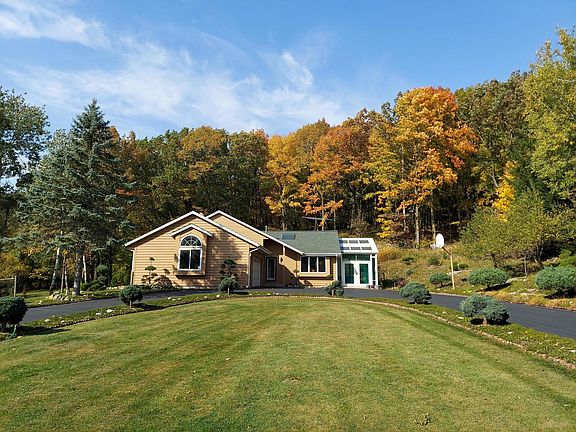 4th image of 580 Hawthorn Ln
