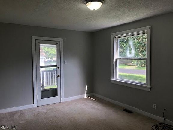 3rd image of 602 Fairview Ln