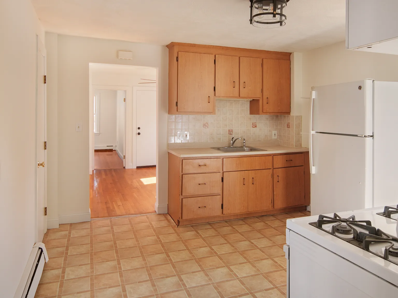 2 bed, 704 sqft, $2,400 — Photo 1